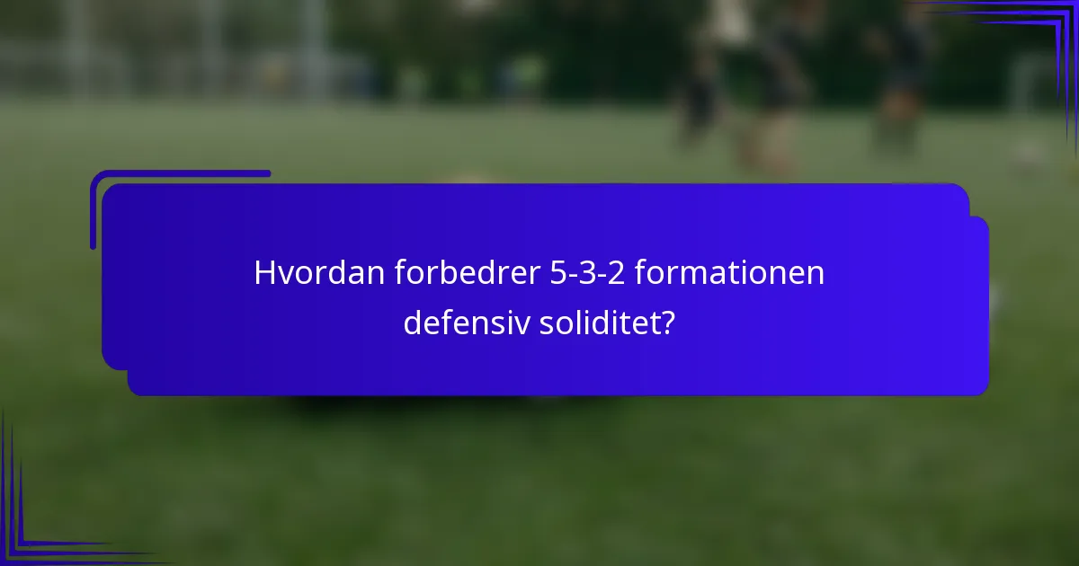 Hvordan forbedrer 5-3-2 formationen defensiv soliditet?