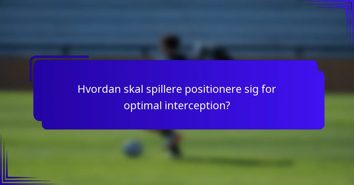 Hvordan skal spillere positionere sig for optimal interception?